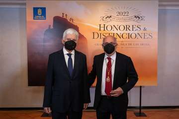 El Cabildo entrega sus honores y distinciones a 19 personas y entidades por su labor en favor de la sociedad grancanaria/TA.